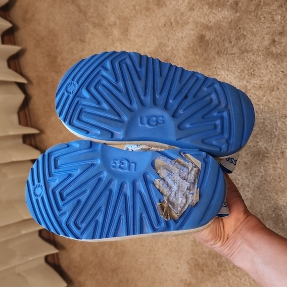 UGG Kids Kisses Neumel Zipper Boots - Picture 7 of 12